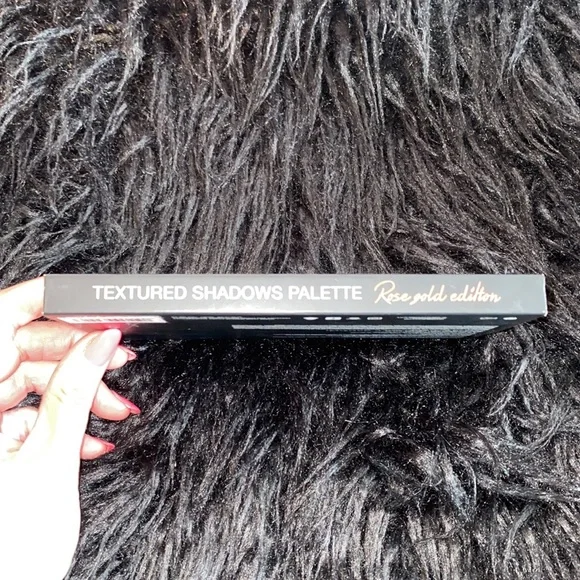 Huda Beauty Original Rose Gold Edition Textures Shadows Palette - Picture 5 of 5